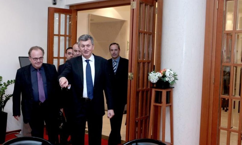 Milan Kujundžić predao potpise podrške svojoj kandidaturi za predsjednika RH (1)