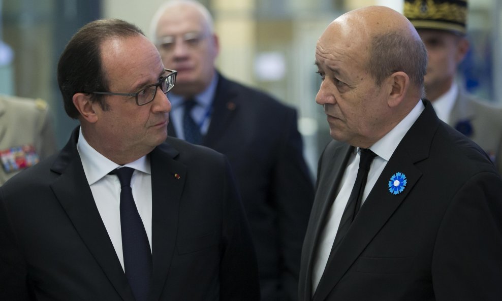 Francuski predsjednik Francois Hollande i ministar obrane  Jean-Yves Le Drian