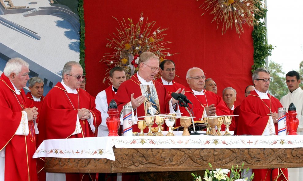 Štambuk i ostali biskupi