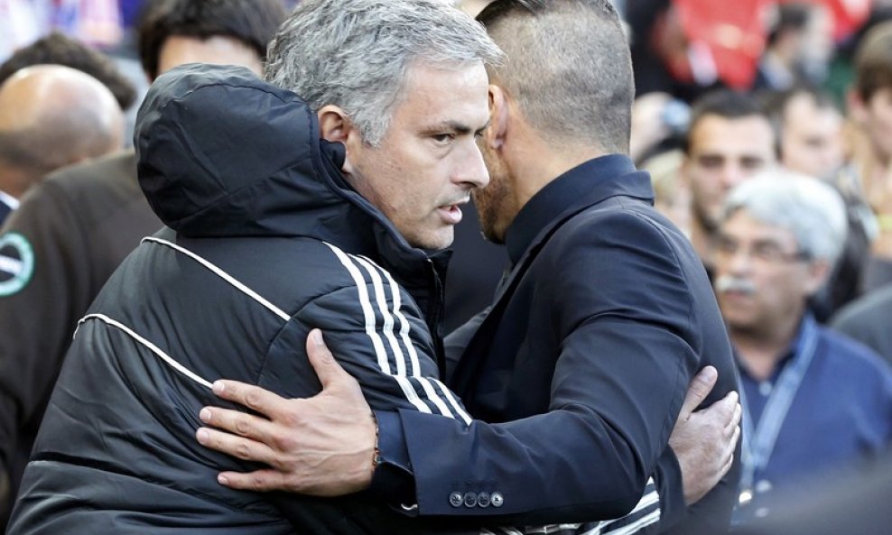 Atletico Madrid - Chelsea, Diego Simeone i Jose Mourinho (L)