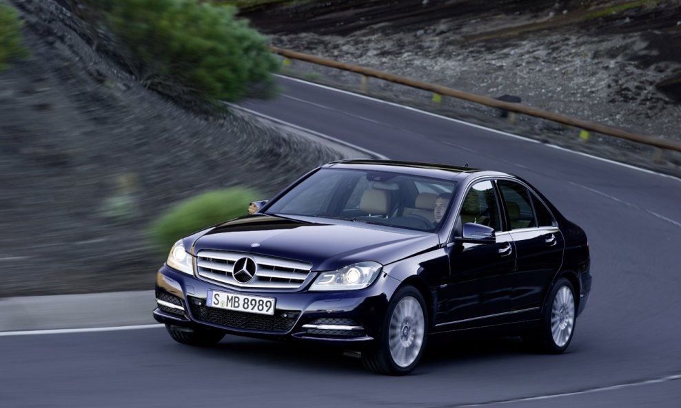 01-2012-mercedes-benz-c-class