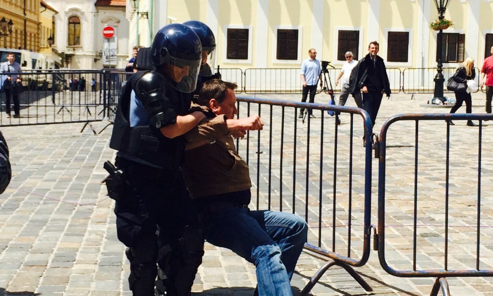 Uhićenje prosvjednika
