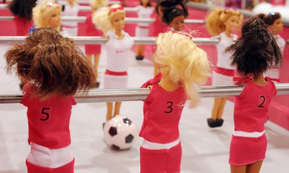 Barbie stolni nogomet
