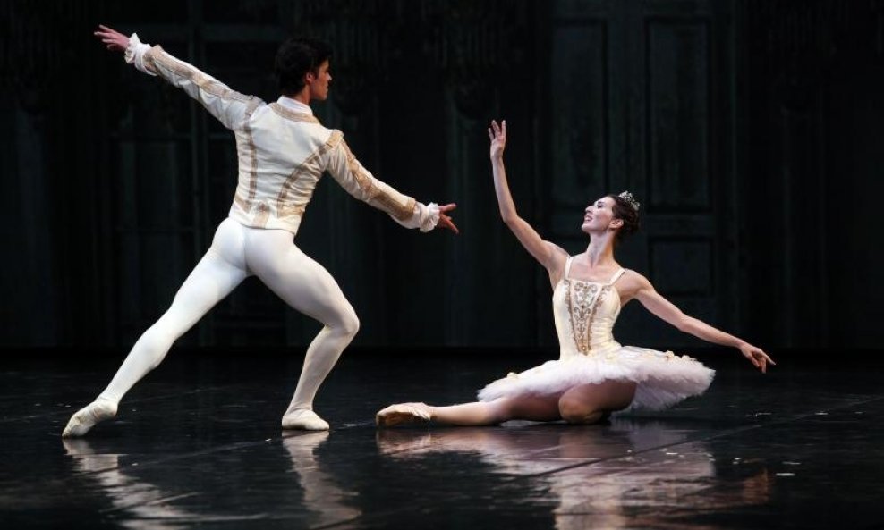 Baletni umjetnici iz Sankt Peterburga u HNK-u izveli Baletni gala koncert (1)