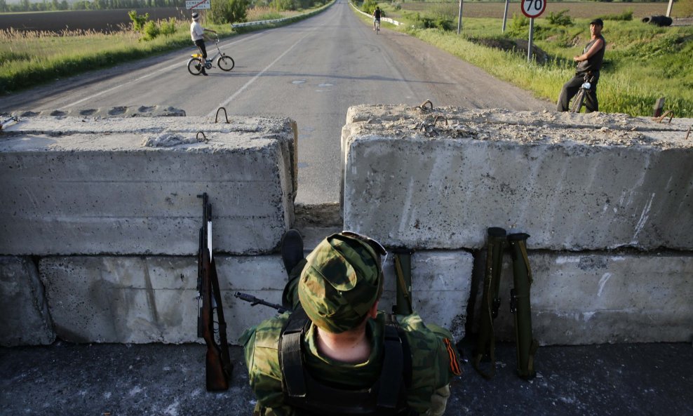 Ukrajina, vojnik, zid