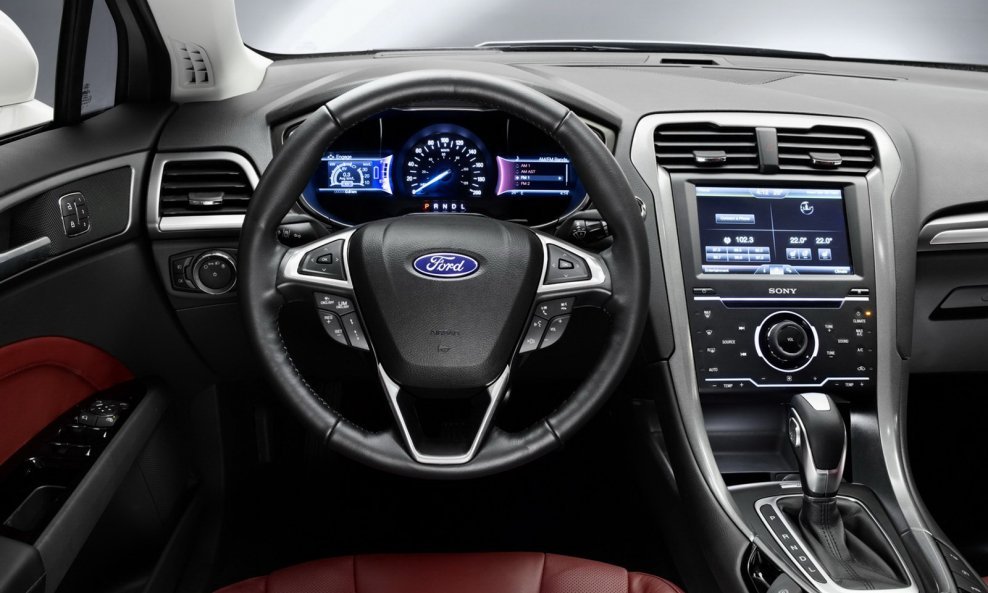 2013-Ford-Mondeo-8[2]