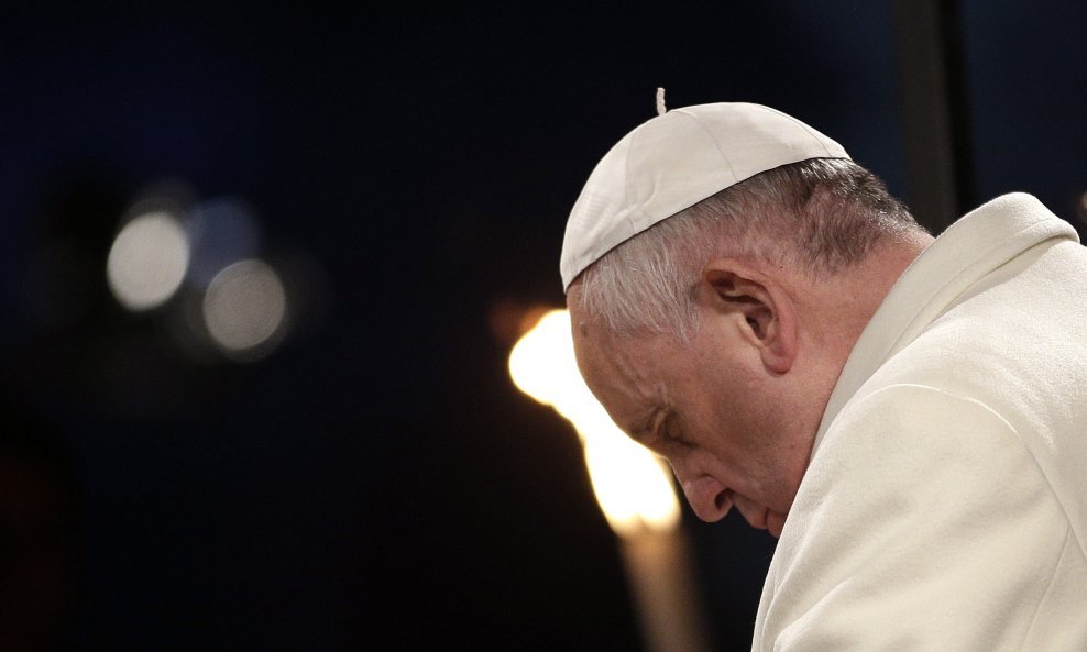 Papa Franjo križni put 2014