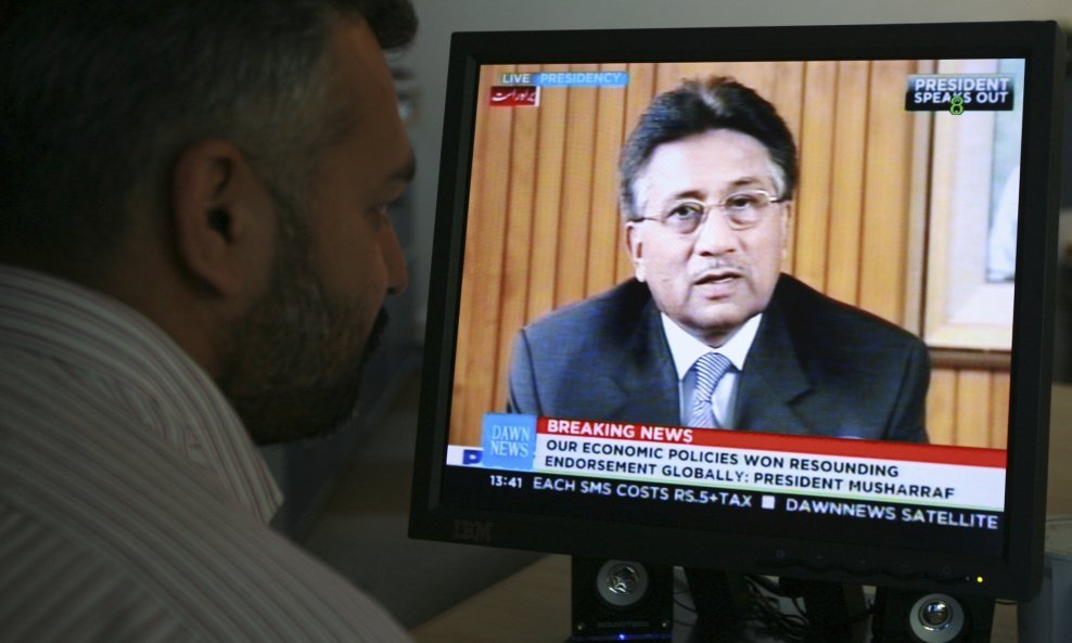 Musharaf je teška srca podnio ostavku na predsjedničku funkciju 