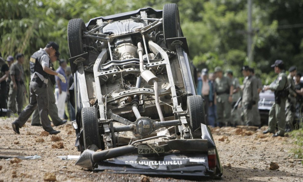 prevrnuto vozilo eksplozija tajland