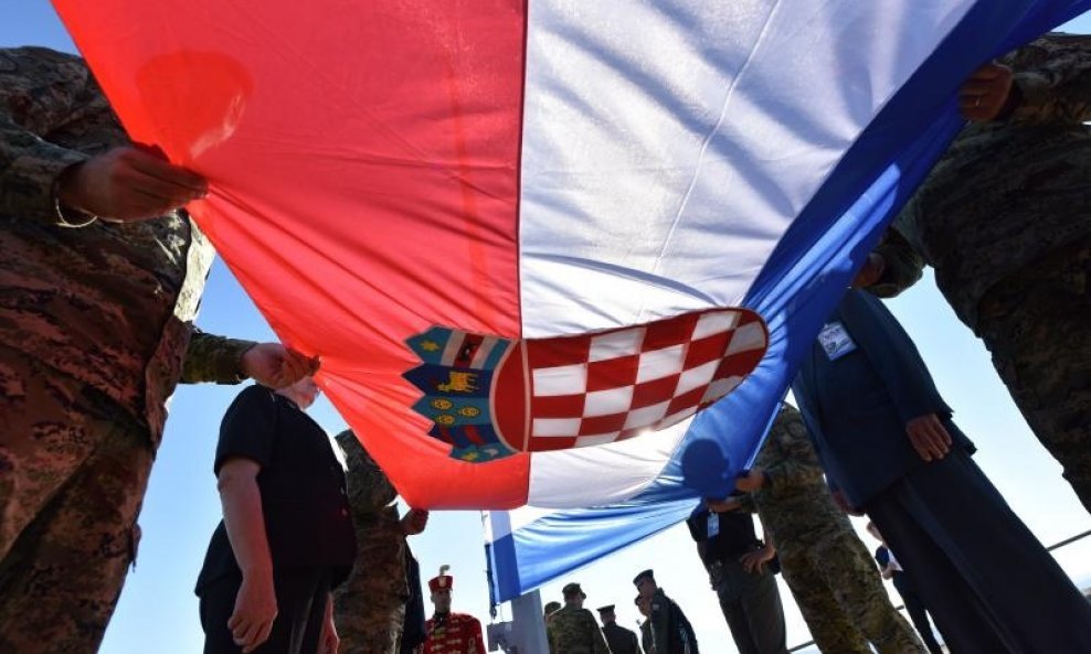 Podizanje zastave na kninskoj tvrđavi povodom 21. obljetnice VRO Oluja (3)