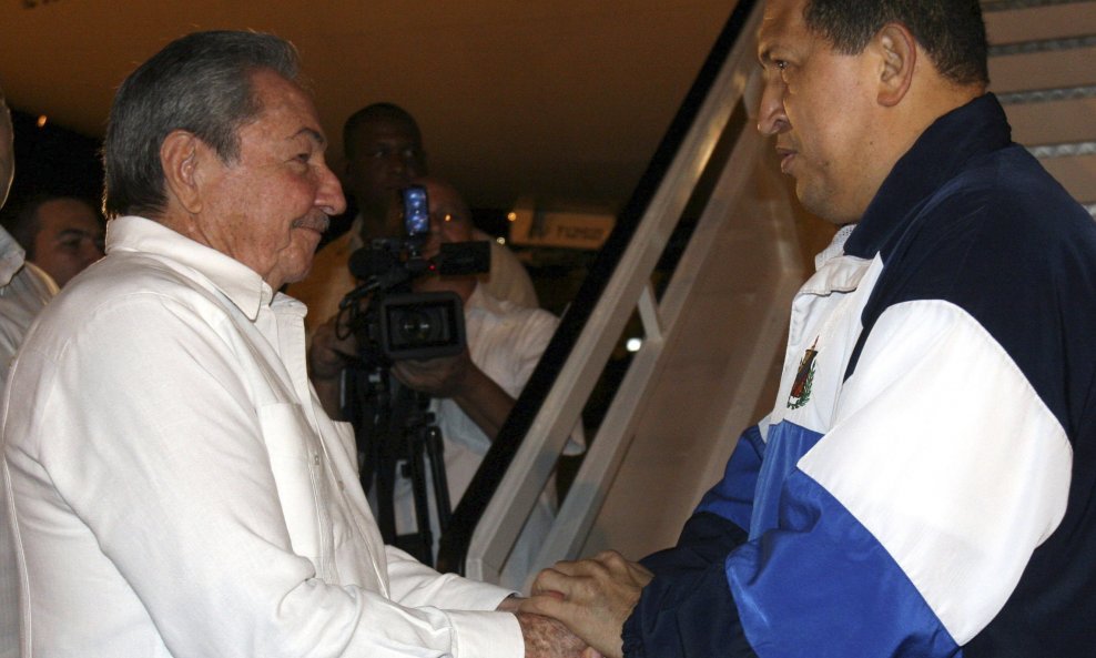 Hugo Chavez Raul Castro