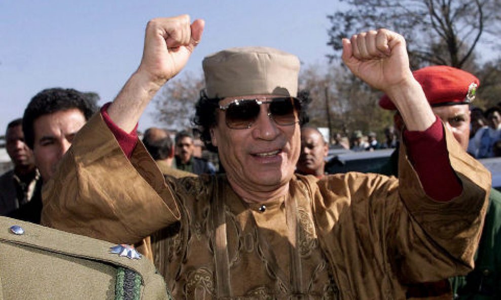 Moamer Gadafi slavi