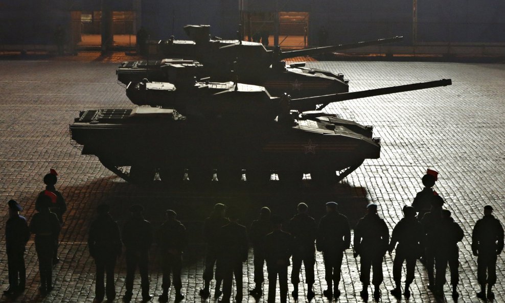 Russian main battle tanks "Armata" drive during a rehearsal for the Victory parade on Moscow's Red Square May 4, 2015. Russia will celebrate the 70th anniversary of the victory over Nazi Germany in World War Two on May 9. REUTERS/Maxim Shemetov