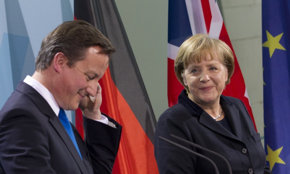 angela merkel i david cameron u berlinu