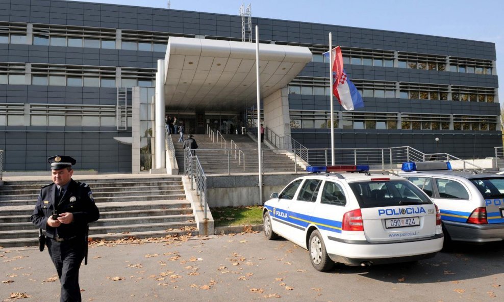 zgrada policija heinzlova