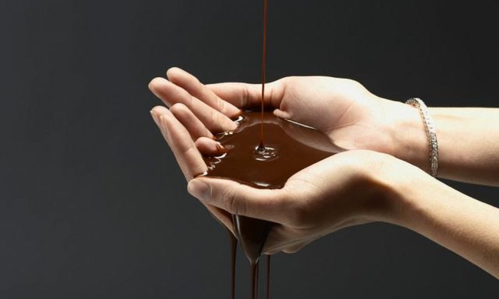 čokolada, ruke