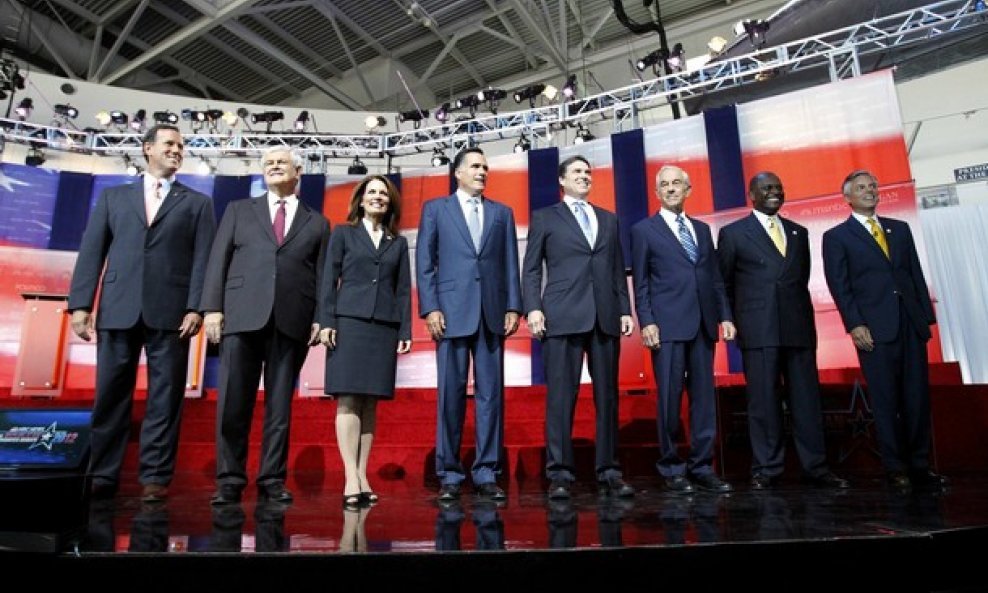 S lijeva na desno: Rick Santorum, Newt Gingrich, Michele Bachmann, Mitt Romney, Rick Perry, Ron Paul, Herman Cain i Jon Huntsman 