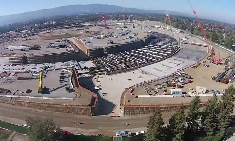 apple campus 2