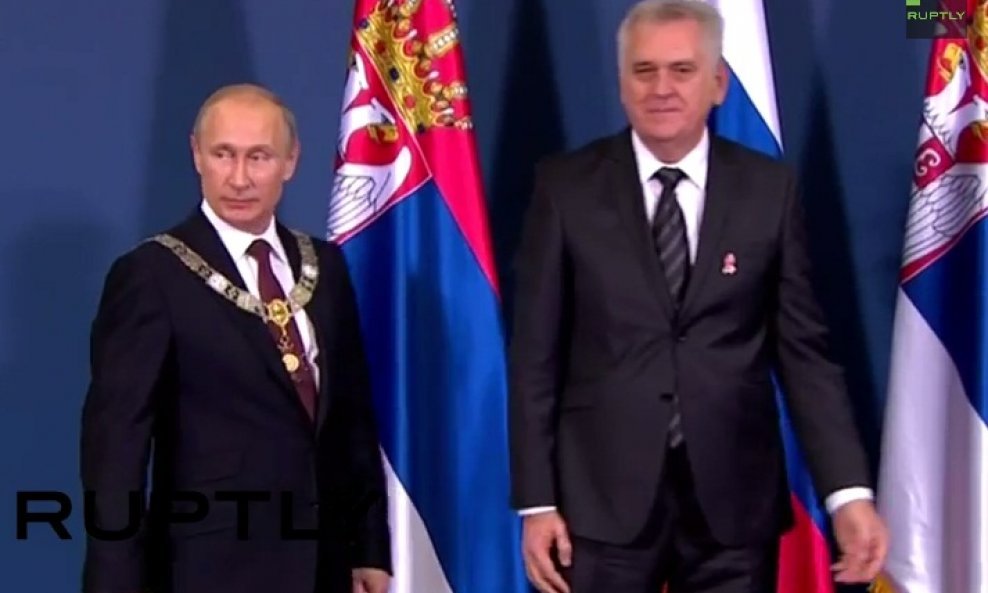 Nikolić uručio Putinu Orden Srbije s velikom ogrlicom