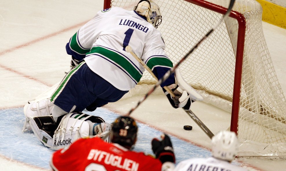 Vancouver Canucks vs. Chicago Blackhawks, roberto Luongo, 2009-19 HNL