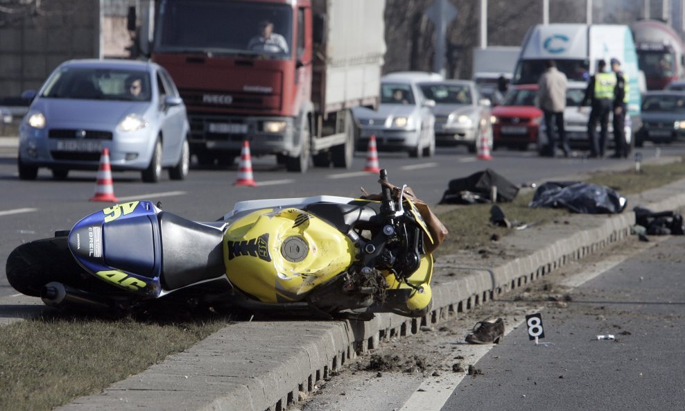 prometna nesreća motocikl smrt pješak