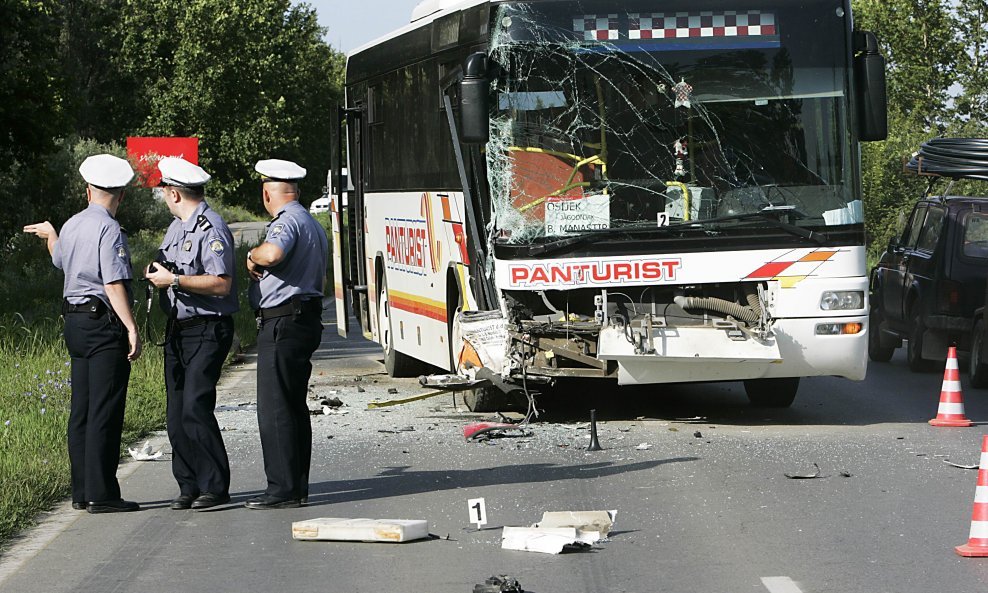 Panturs autobus slupan prometna nesreća