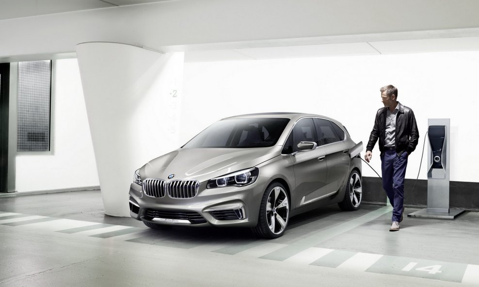 BMW-Active-Tourer-Concept-17[2]