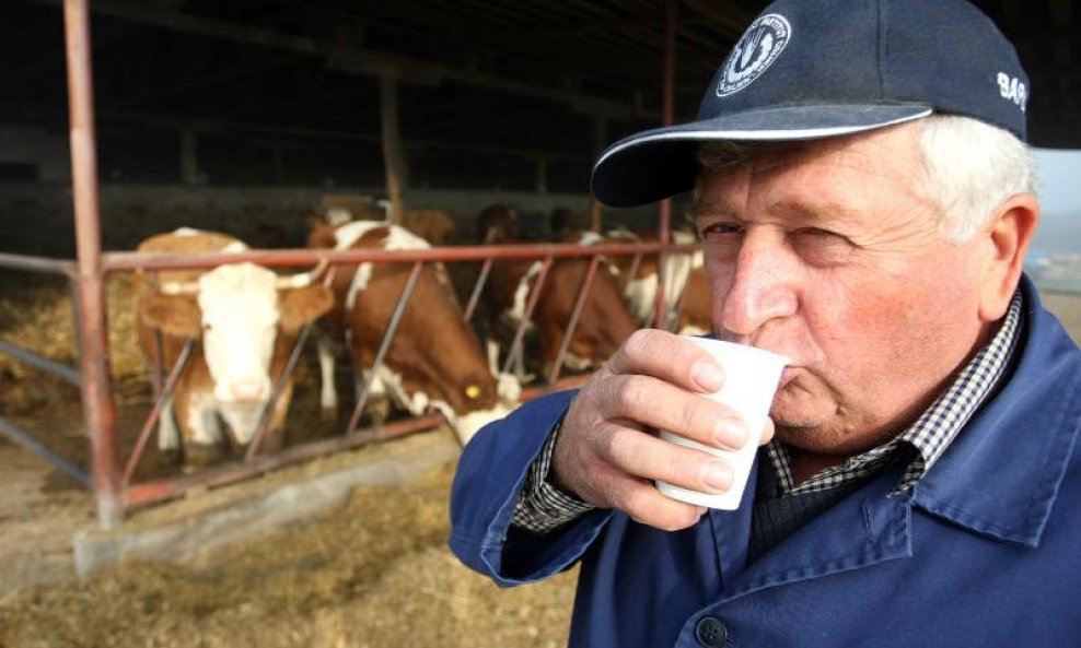 Antun Laslo, najpoznatiji hrvatski farmer, oglasio je putem interneta prodaju farme sa stotinu muznih krava