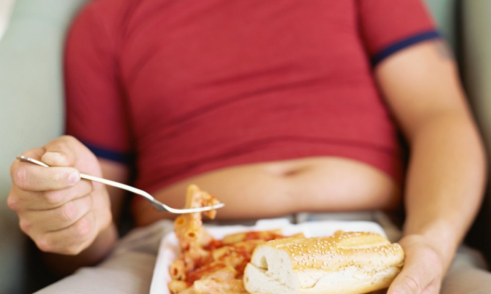 tinejdžer hrana pretilost trbuh grudi fast food