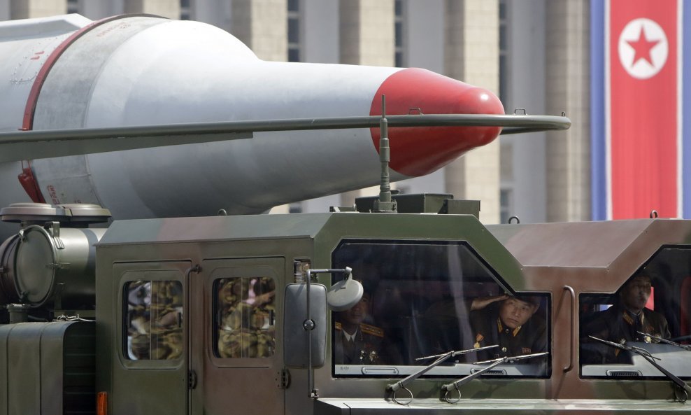 Sjeverna Koreja vojnom paradom proslavila obljetnicu Korejskog rata 12