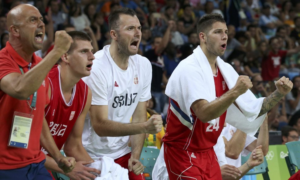 Srpski košarkaši slave