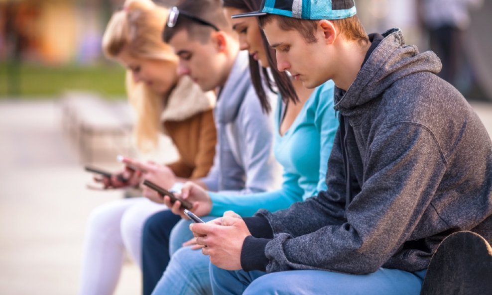 tinejdžeri mobiteli SMS
