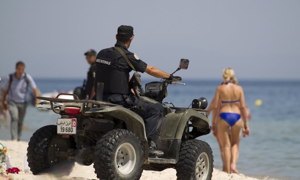 Tuniska policija na plaži