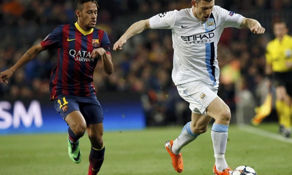Barcelona - Manchester City, Neymar (L) i  James Milner