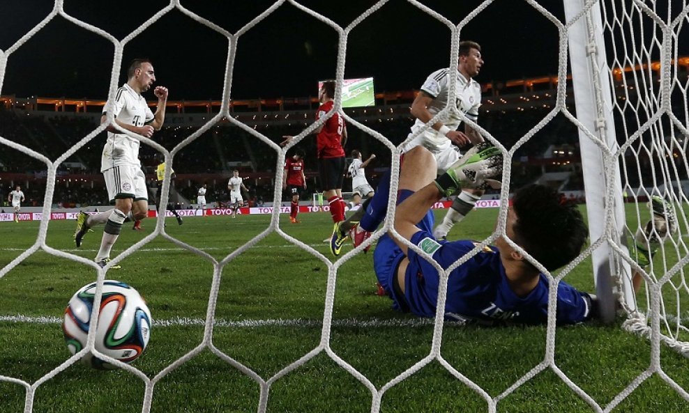 Franck Ribery Mario Mandžukić (nogometna lopta u golu)