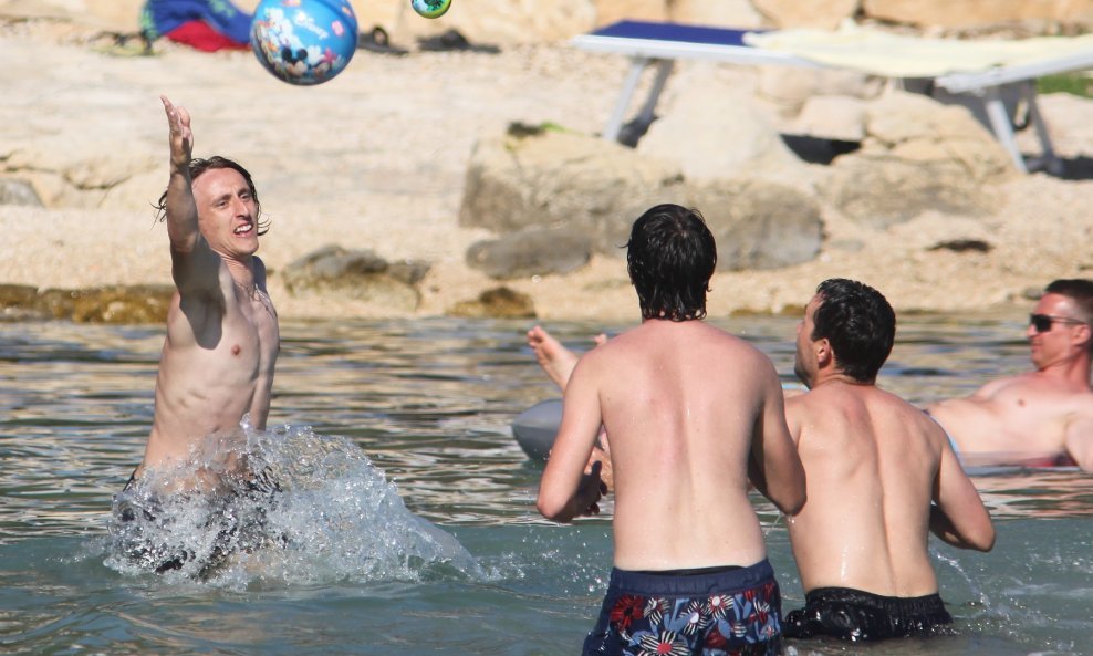 Luka Modrić na kupanju