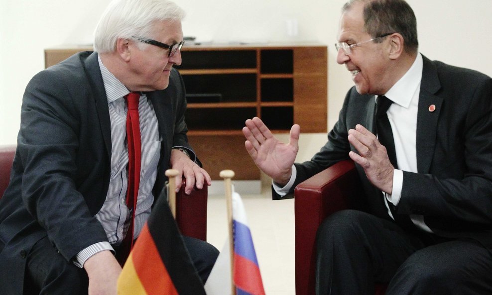 Frank-Walter Steinmeier i Sergej Lavrov