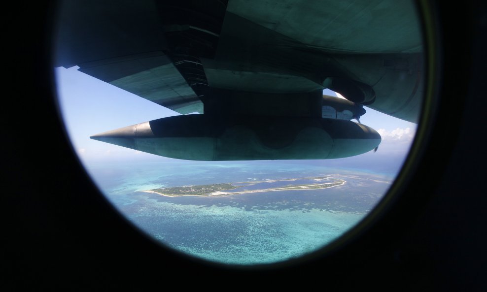 avion more otok ocean panorama