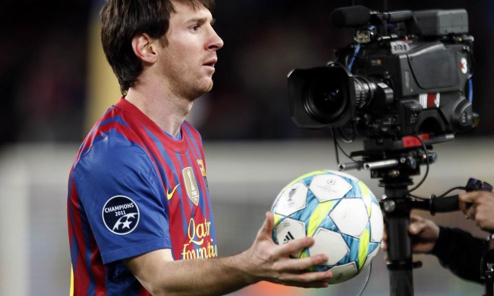 Lionel Messi s loptom kojom je zabio pet golova