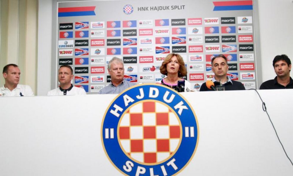 Hajduk, Uprava