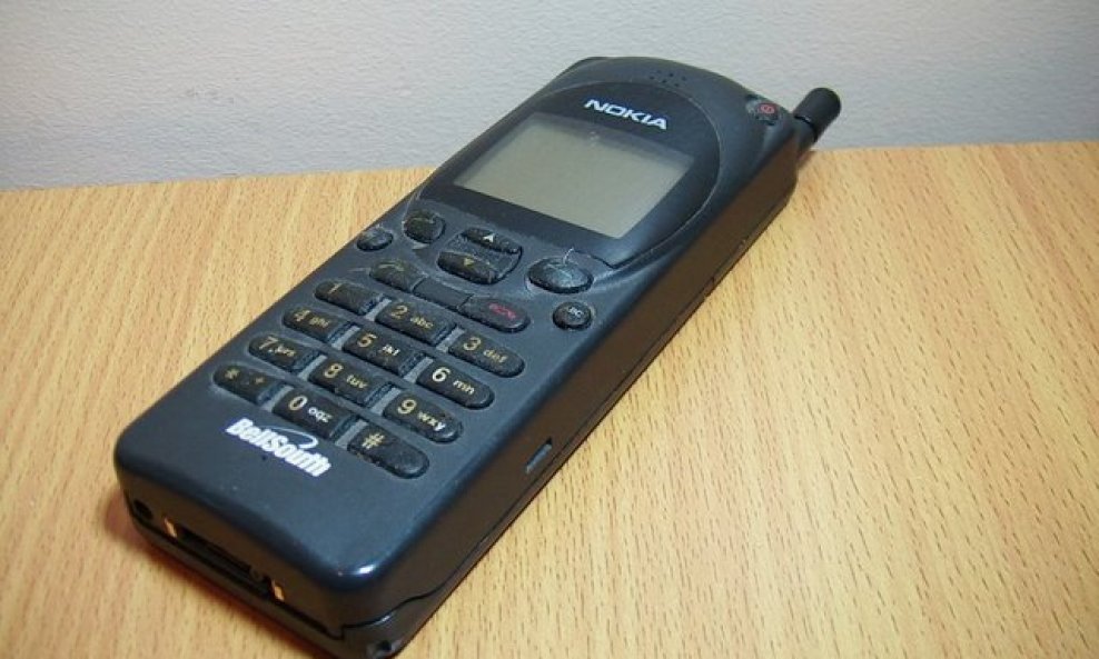 Nokia 2110 mobitel