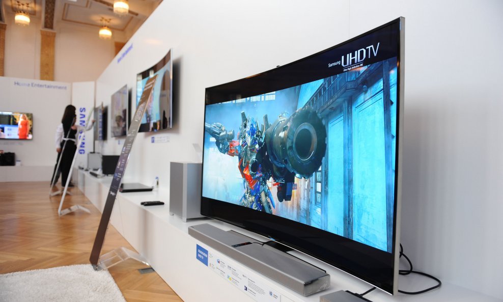 Samsung UHD zakrivljeni televizor TV