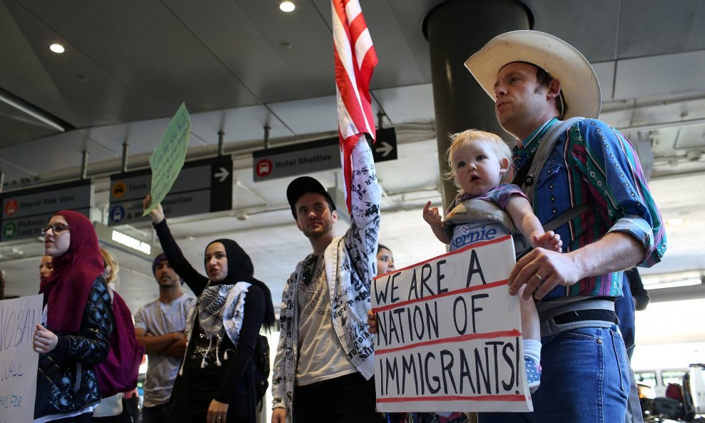 Los Angeles International Airport: Prosvjed protiv Trumpove uredbe