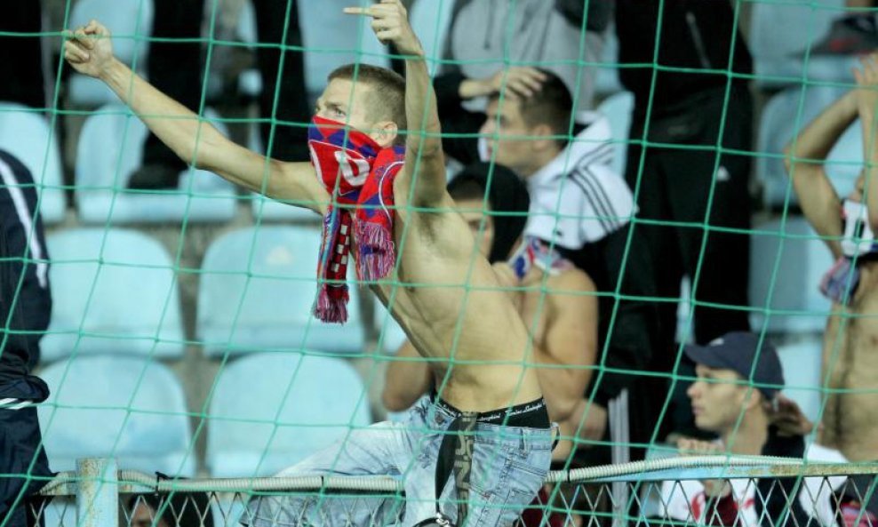 Huligan na utakmici Rijeka - Hajduk