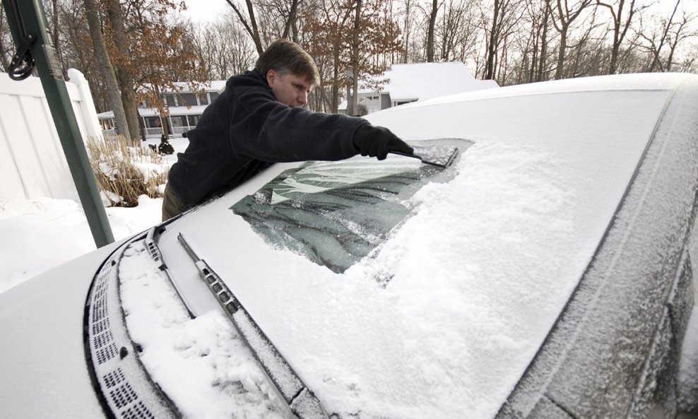 Pripremite automobil za zimske uvjete prije nego oni stignu