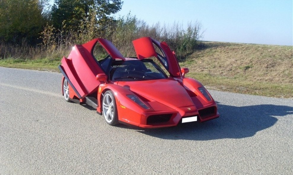 Ferrari-Enzo-Replica-1[8]