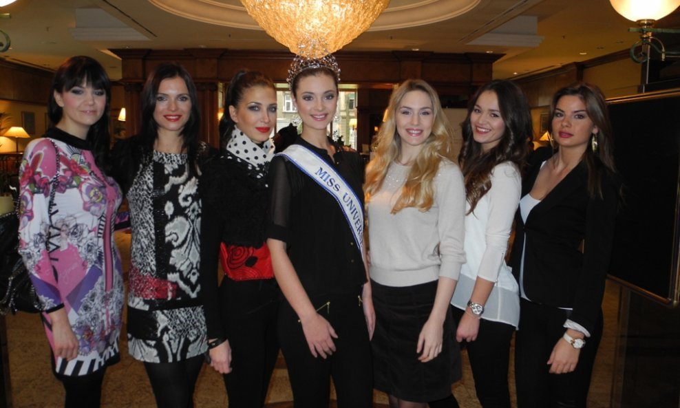 Bivše Miss Universe Hrvatske sa Elizabetom Burg