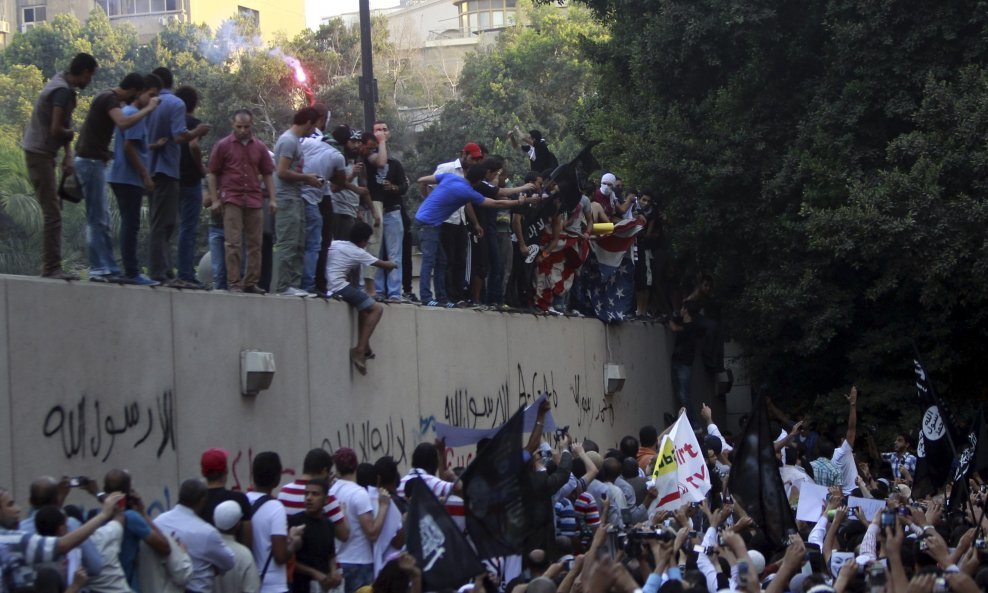 2012-09-11T181144Z_231736716_GM1E89C05WC01_RTRMADP_3_EGYPT-USA-PROTEST