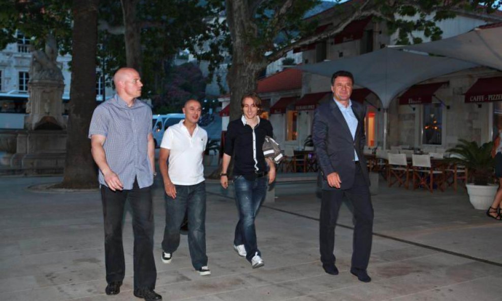 Luka Modrić, Zdravko Mamić, Daniel Levy (u bijeloj majici) - na susretu u Dubrovniku