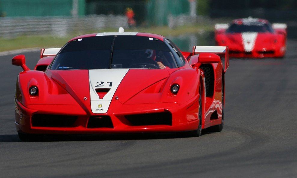 2006-Ferrari-FXX-Racing-Spa-Red-F-1920x1440